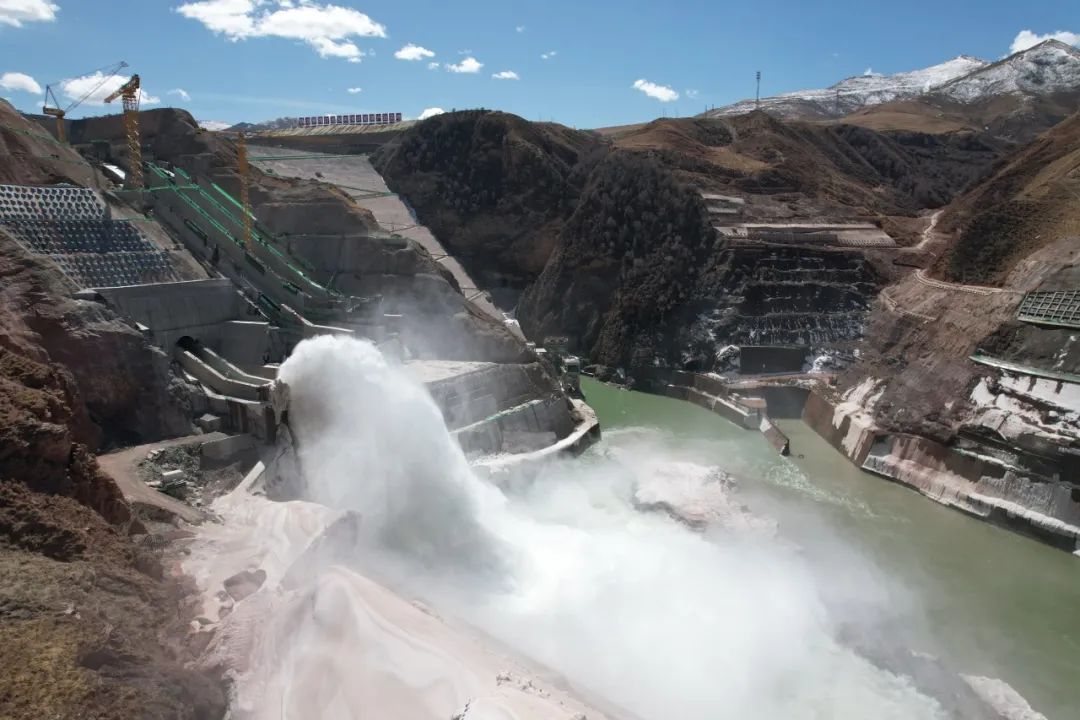 黄河流域在建最大水电站并网发电