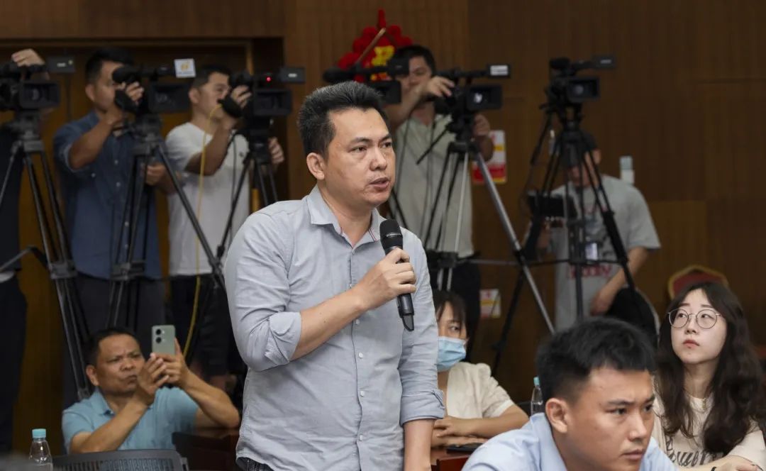 新海南客户端,南海网,南国都市报记者:请问关于新船型建造方面有什么