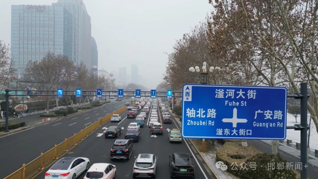 据介绍,本次交通标志提升以人民路为样板骨架,逐步延伸至联纺路和滏东