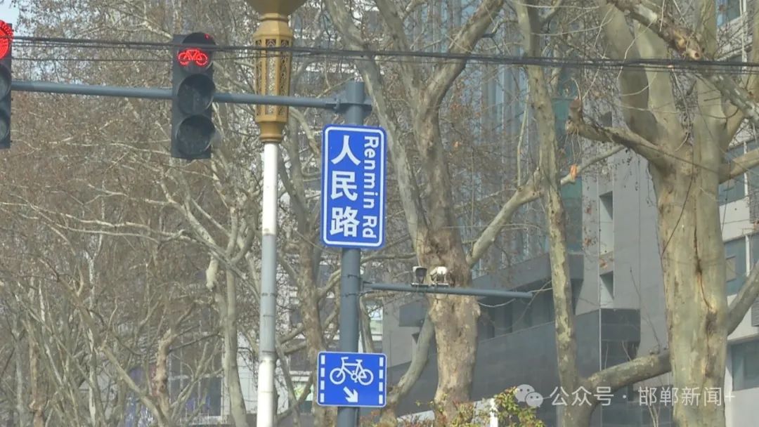 【打好城市更新攻坚战】我市更新主干道路牌 让城市更有"范儿"_澎湃号