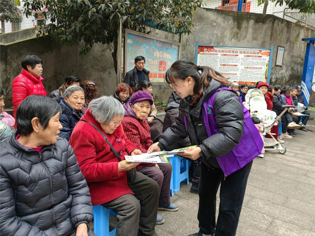 巾帼联治维权 · 巴姐善治 巴南：情系女职工，法在你身边澎湃号·政务澎湃新闻 The Paper 0280