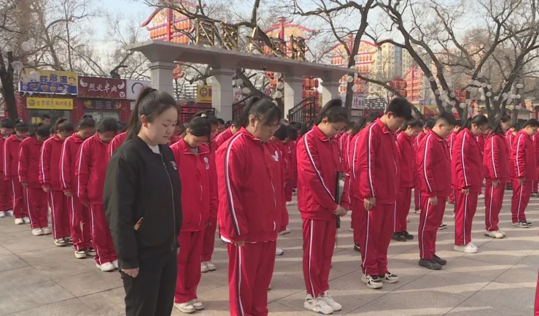 团市委联合市第五中学开展清明祭扫活动_澎湃号·政务