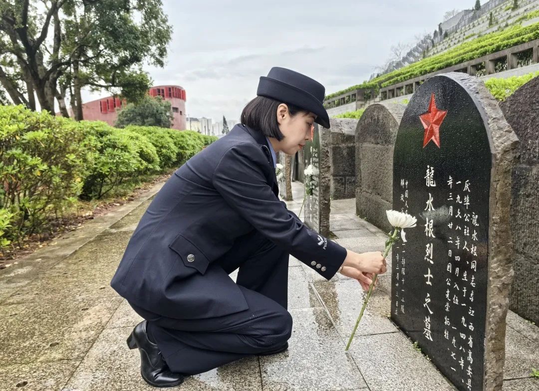 清明祭英烈缅忠魂砺警心