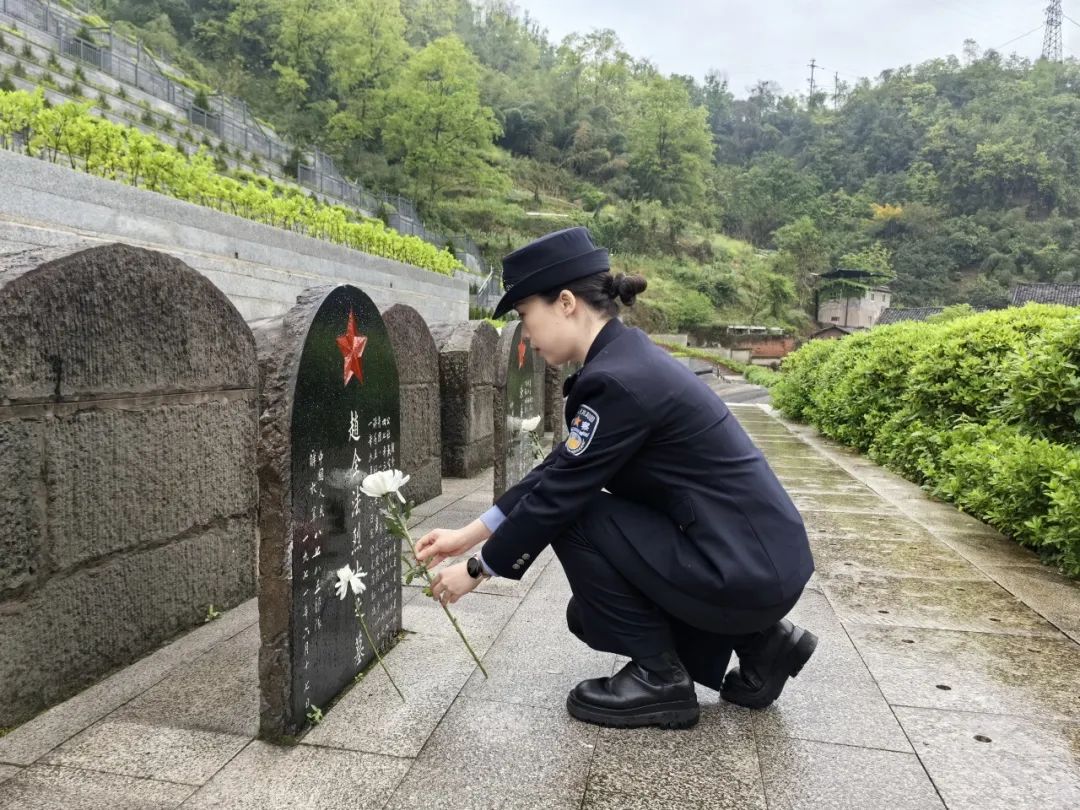 清明祭英烈缅忠魂砺警心