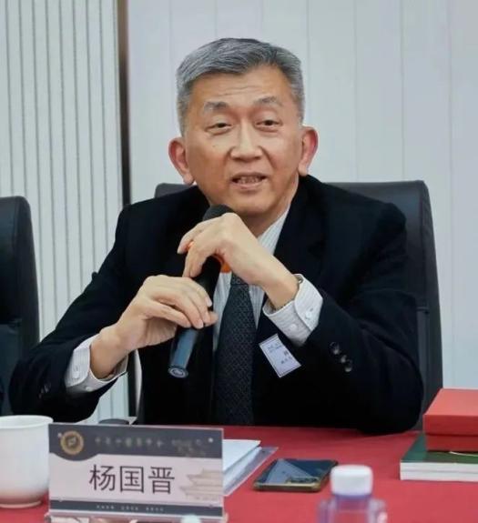 兼原会长杨国晋中华中医药学会副秘书长陈俊峰陈俊峰介绍了学会情况