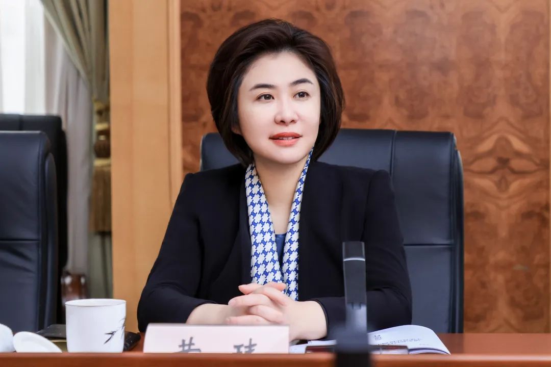 区委常委,区委宣传部部长,区守法普法协调小组组长黄玮出席会议并讲话