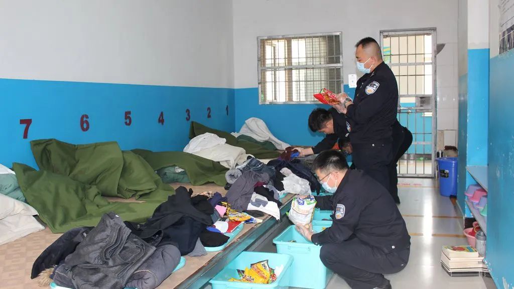 阿左旗看守所开展节前安全大检查工作