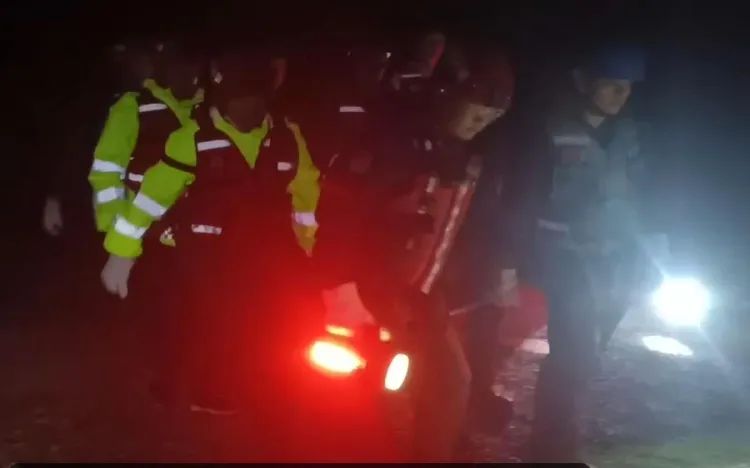 景德镇一小车落水3人溺亡，1名镇干部参与营救不幸遇难