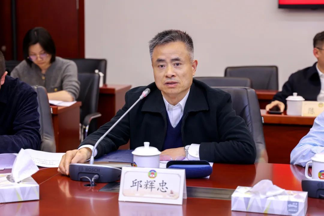 区科委党组书记,主任邱辉忠,山阳镇副镇长段学文交流相关工作并结合