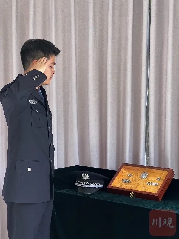 清明追思丨面向警号"5152061",儿子与父亲跨时空对话_澎湃号·政务_澎