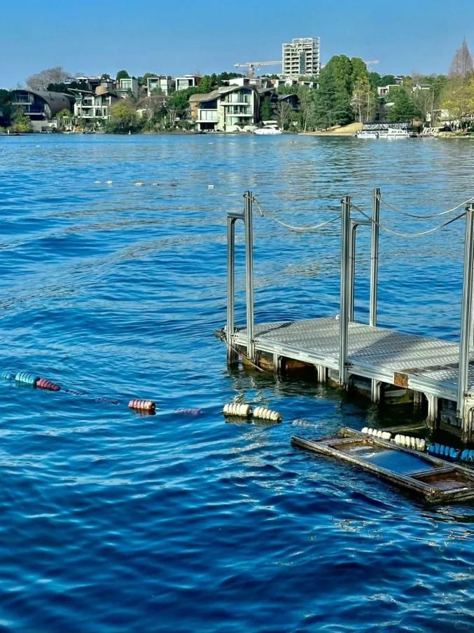 图据小红书博主@树懒妹妹wavebox海浪公园位于麓湖水城西岸,是一处