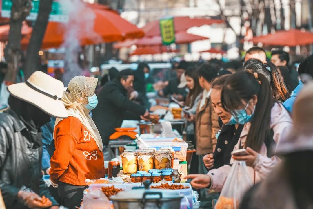外地游客都说西宁这条老街有"味道"