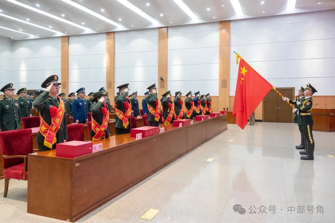 中部战区举行2024年度军官退役仪式