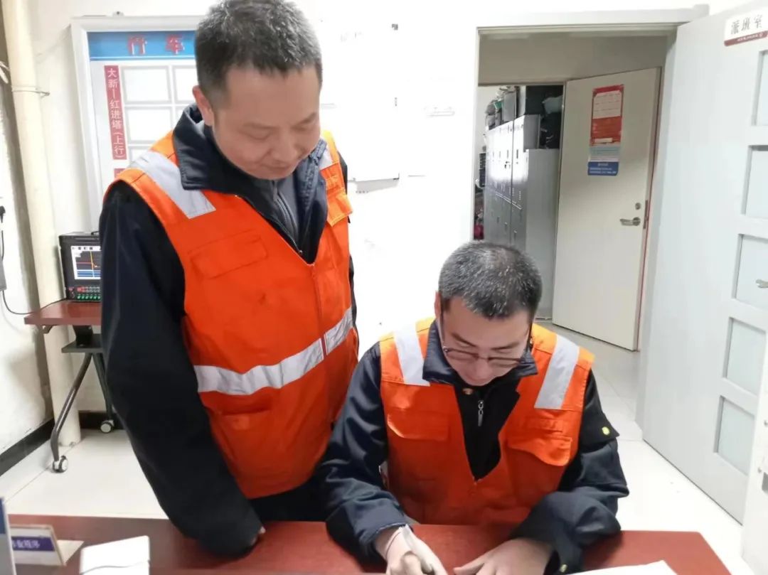 这里也是大秦铁路唯一牵引动力单位湖东电力机务段大西运用车间准朔