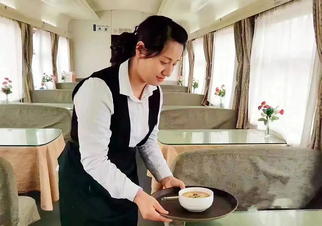 目前,在这些列车上可以品尝到"三秦美食"↓↓↓t42/41次 西安—北京西