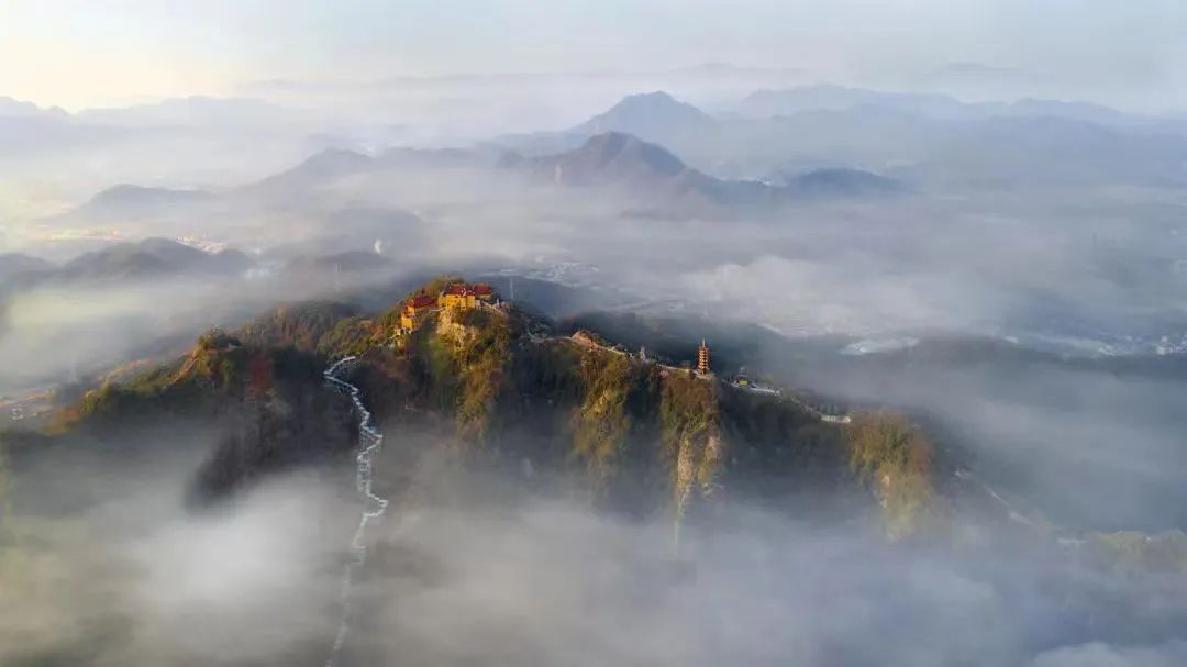 会稽山旅游度假区发展起步较早,1995年就跻身省级旅游度假区,当时全省