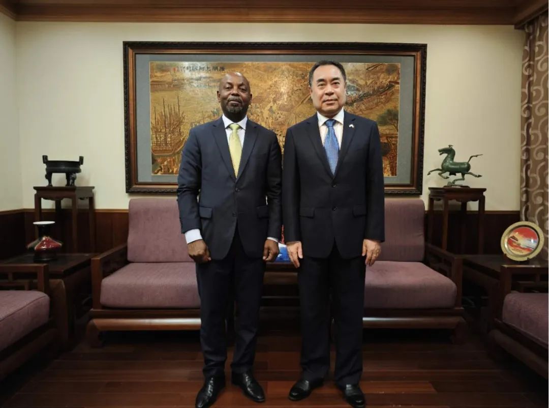 驻佛得角大使会见佛外交部对外政策总司长塞梅多