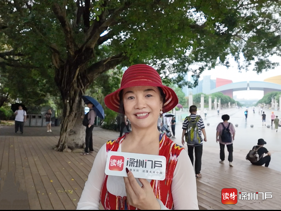 徐女士正在和朋友放风筝,她告诉记者,自己并不了解"公园20分钟效应"