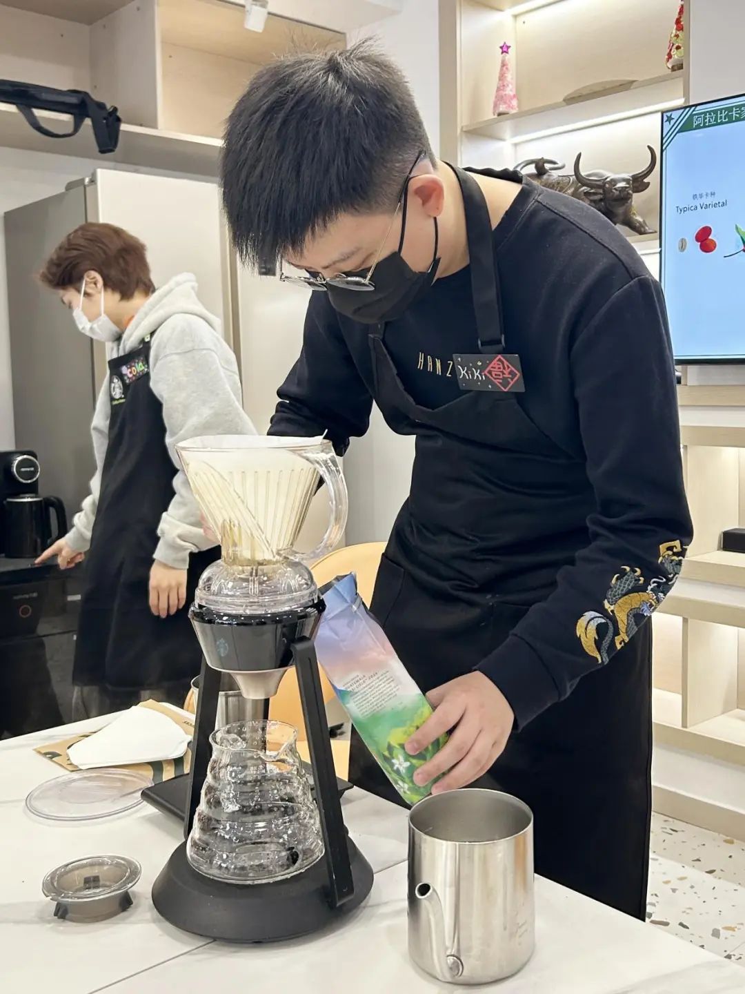 做青团,手冲咖啡,驿站活动让年轻人"学艺又解压"