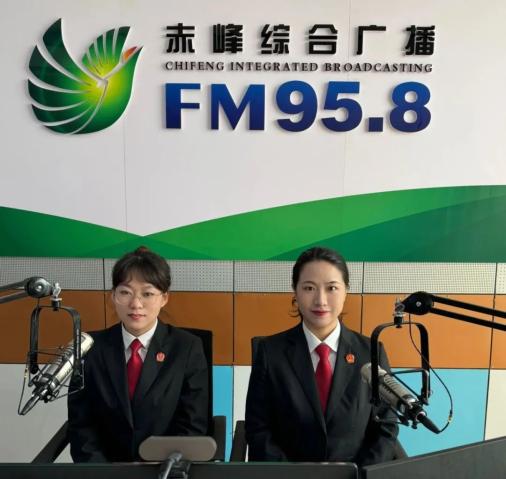 日前,赤峰市中级人民法院"叮咚法律宣讲团"成员潘杭池,刘佳慧做客赤峰
