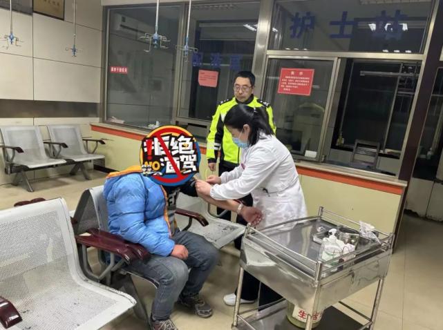 酒后驾驶苏ju***0小型轿车沿益林镇海陵东路由西向东行至家家乐超市门