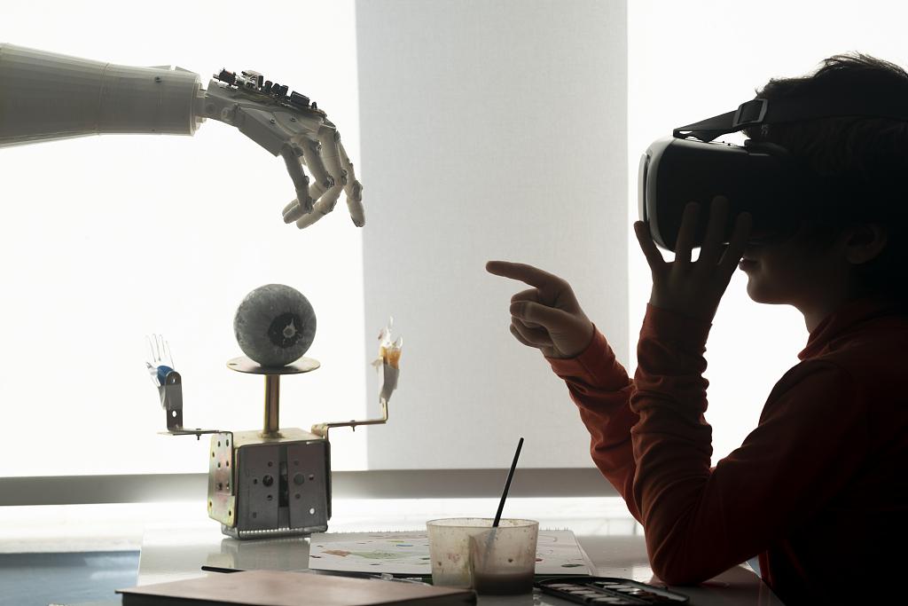 如果机器人越来越像"人"了,会怎么样?