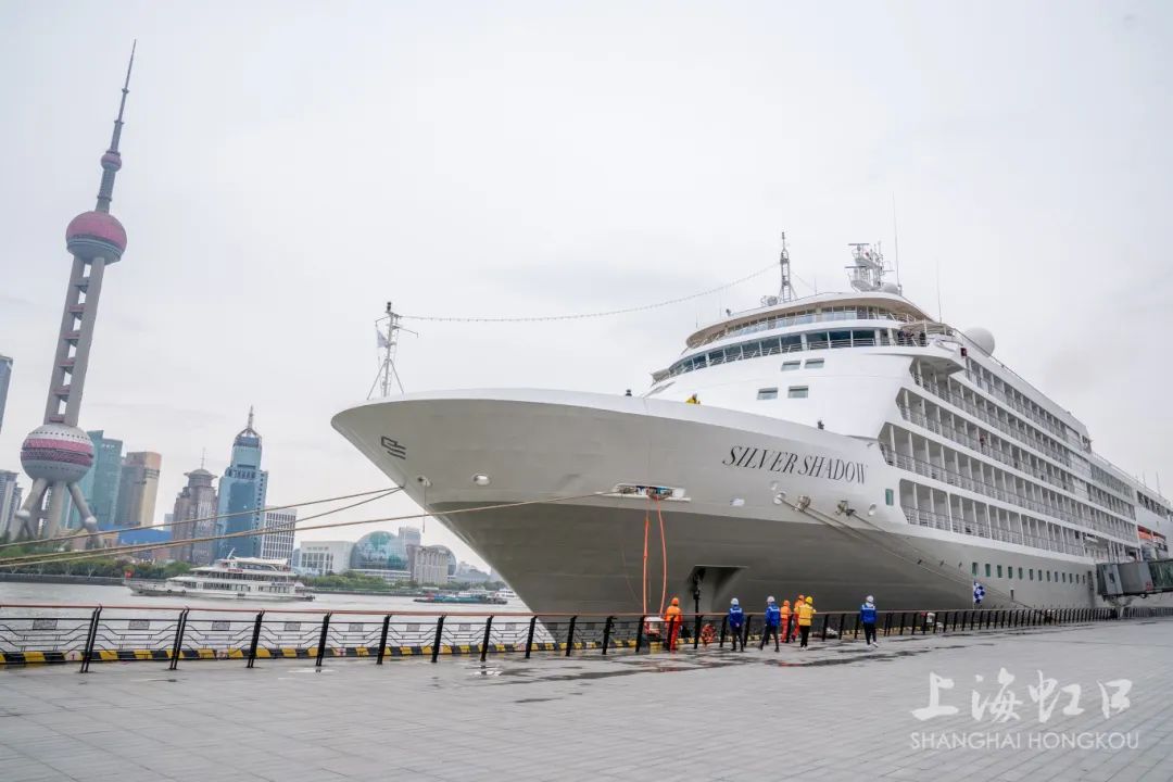 银海"幻影号"停靠国客中心 北外滩迎来大规模邮轮入境旅游团_澎湃号