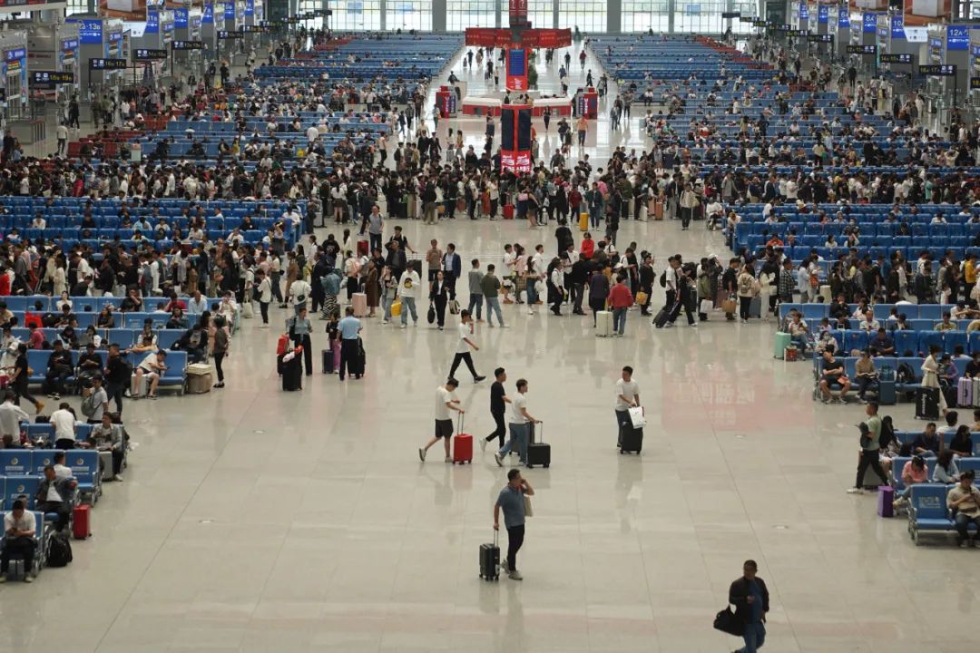 清明小长假,成都局集团公司多个车站发送旅客"创新高"●4月4日,重庆