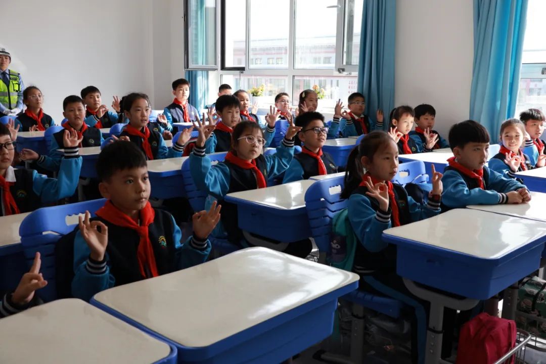 春季守护行动|珲春公安交警进校园 交通安全筑梦行_号