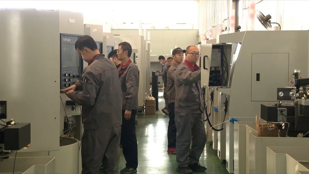 走访解促固安凝华机床制造有限公司自主研发引领行业新引擎