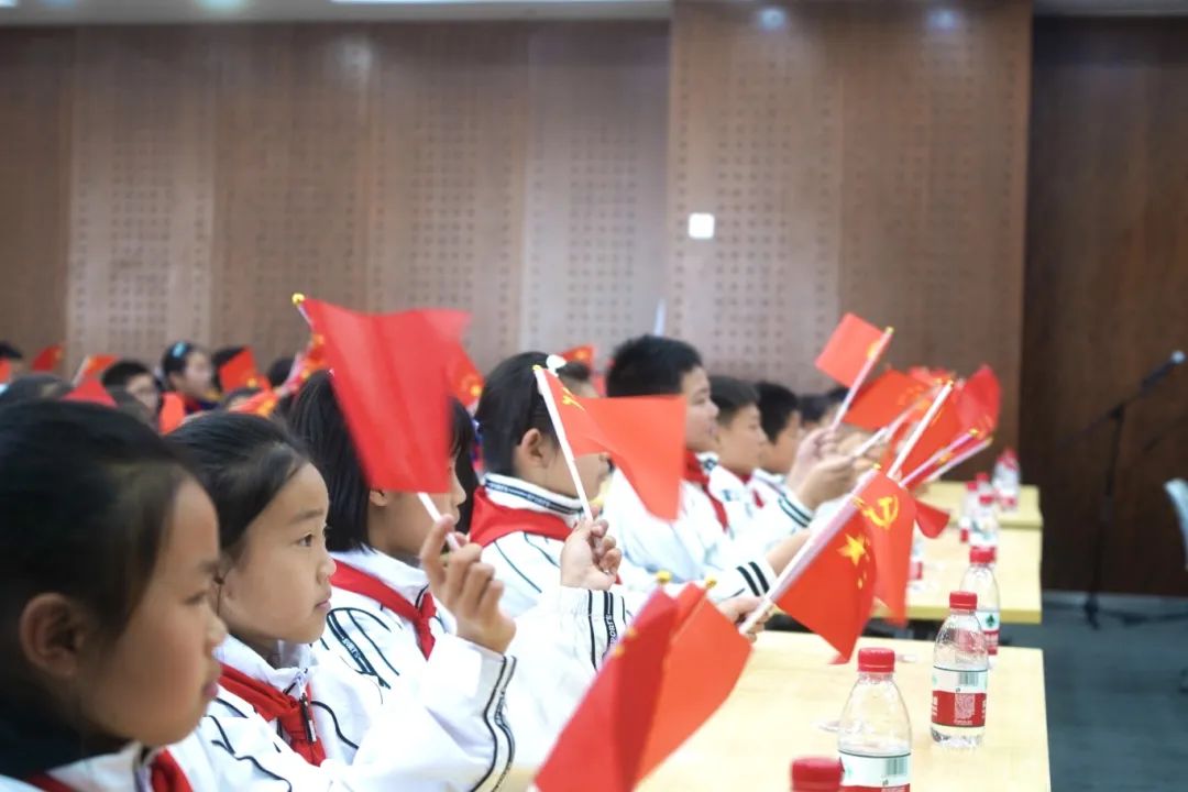 西藏自治区日喀则市定日县第二初级中学师生代表共同参与红色故事宣讲