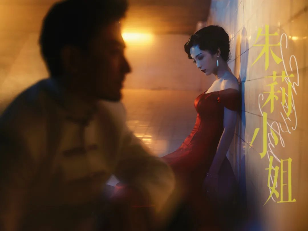 让我们来玩一个游戏——《朱莉小姐》的排练厅里有什么?