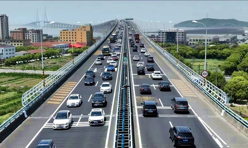 控制车速目前g9211甬舟高速宁波方向车流较大舟山高速交警最新提醒