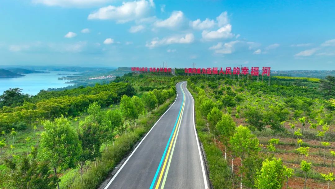 位于小浪底的鹰嘴山露营基地,这里有壮阔的黄河之景,春日音乐之秀