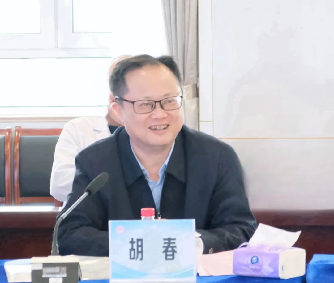 上海中医药大学专家来松调研社区卫生服务中心建设