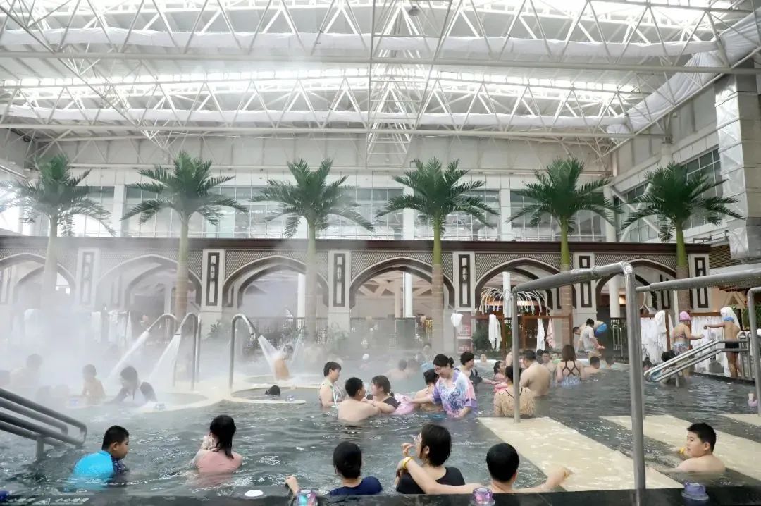 滨海区天气晴朗,阳光和煦,整体宜人,比较适宜游客出游休闲,弘润温泉