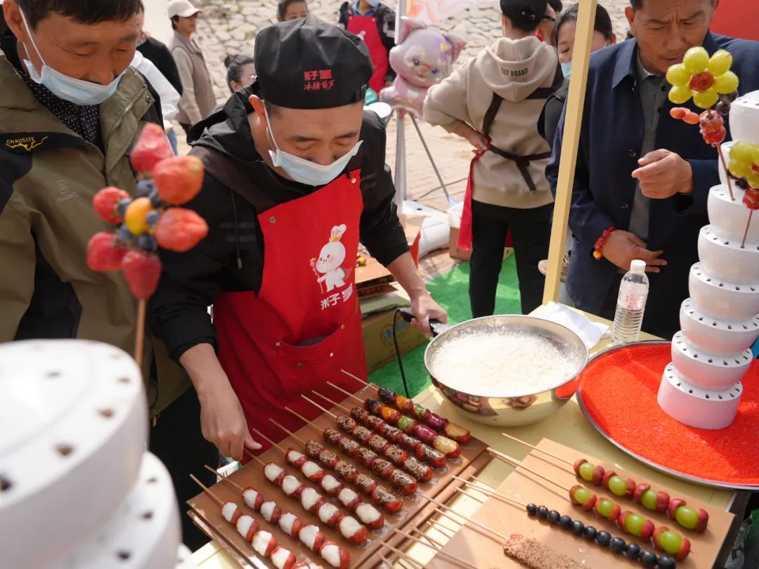 通过参赛代表的介绍展示,我们了解到如今热销的冰糖葫芦已是源于传统