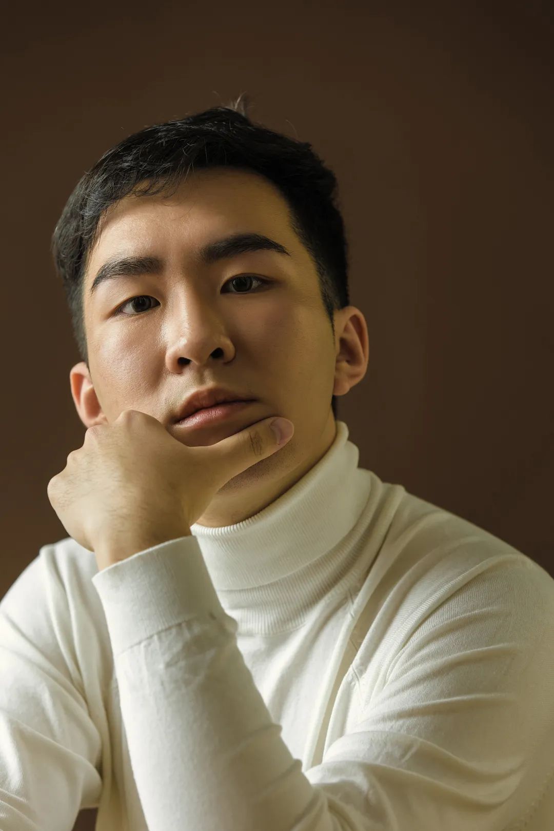 曾以独唱演员身份参演过《浪子的历程》《茶花女》《塞维利亚的理发师