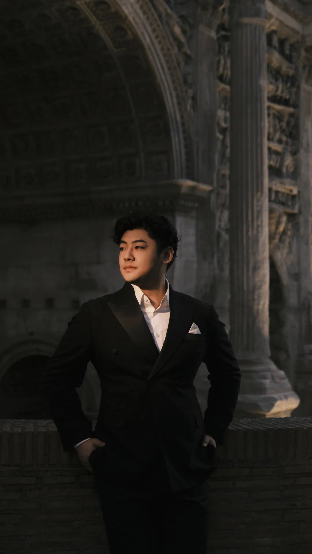 旅欧男中音,上海音乐学院博士研究生在读,师从于男中音歌唱家,博士生