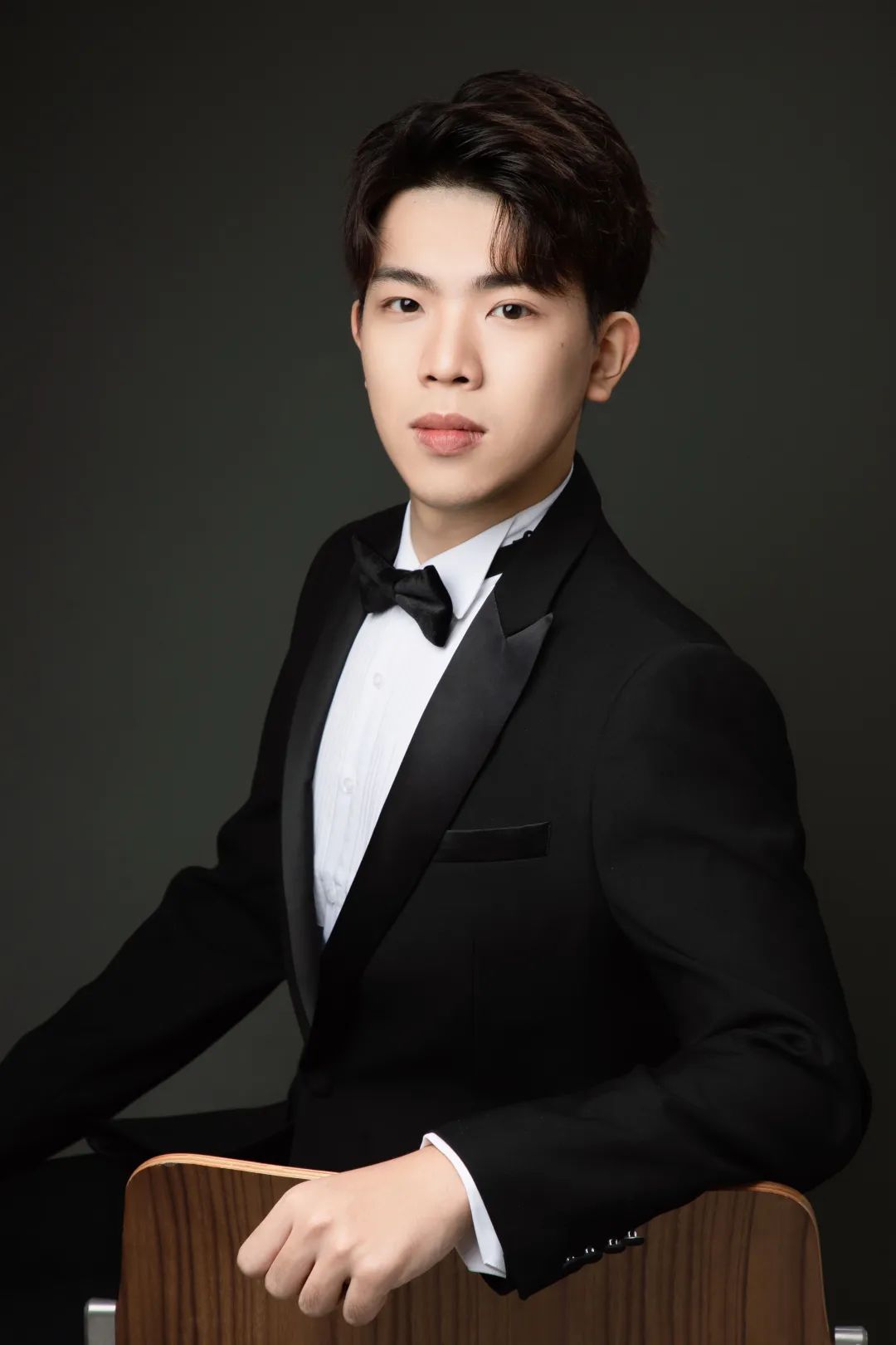 师从男中音歌唱家王凯蔚教授和钢琴家沈辛怡教授.