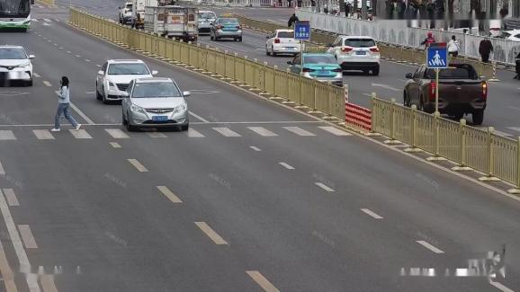 7767蒙cmg727蒙cqg999蒙csr676蒙cuj079蒙cyk378斑马线是保障行人安全