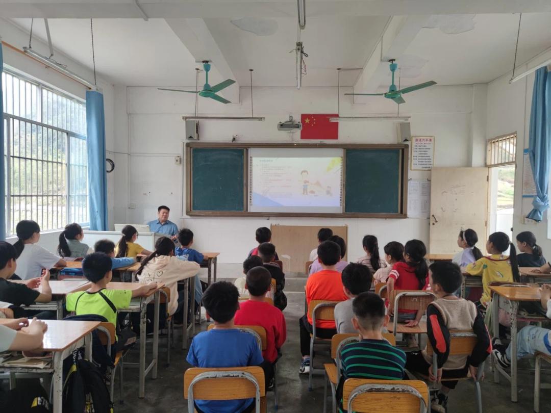 云南省检察院系统维护青少年权益岗昆明市西山区人民检察院:联合呈贡