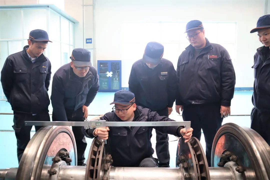 梳理更换部件物料清单,从构架尺寸,轮对检测,轴箱组成等方