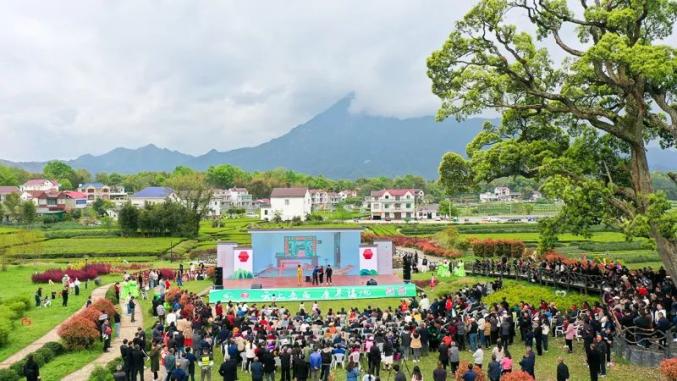 4月8日,2024年全国春季"村晚"示范展示点安徽省安庆市岳西县治溪镇