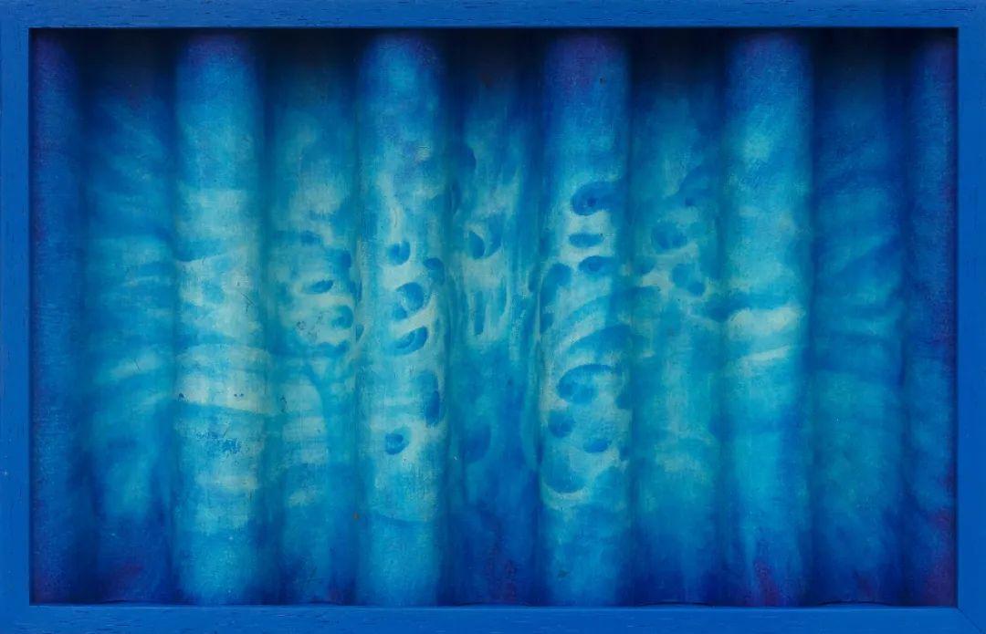 深入接触西藏艺术传统,花费大量时间研习西藏唐卡中特有的"点染"技法