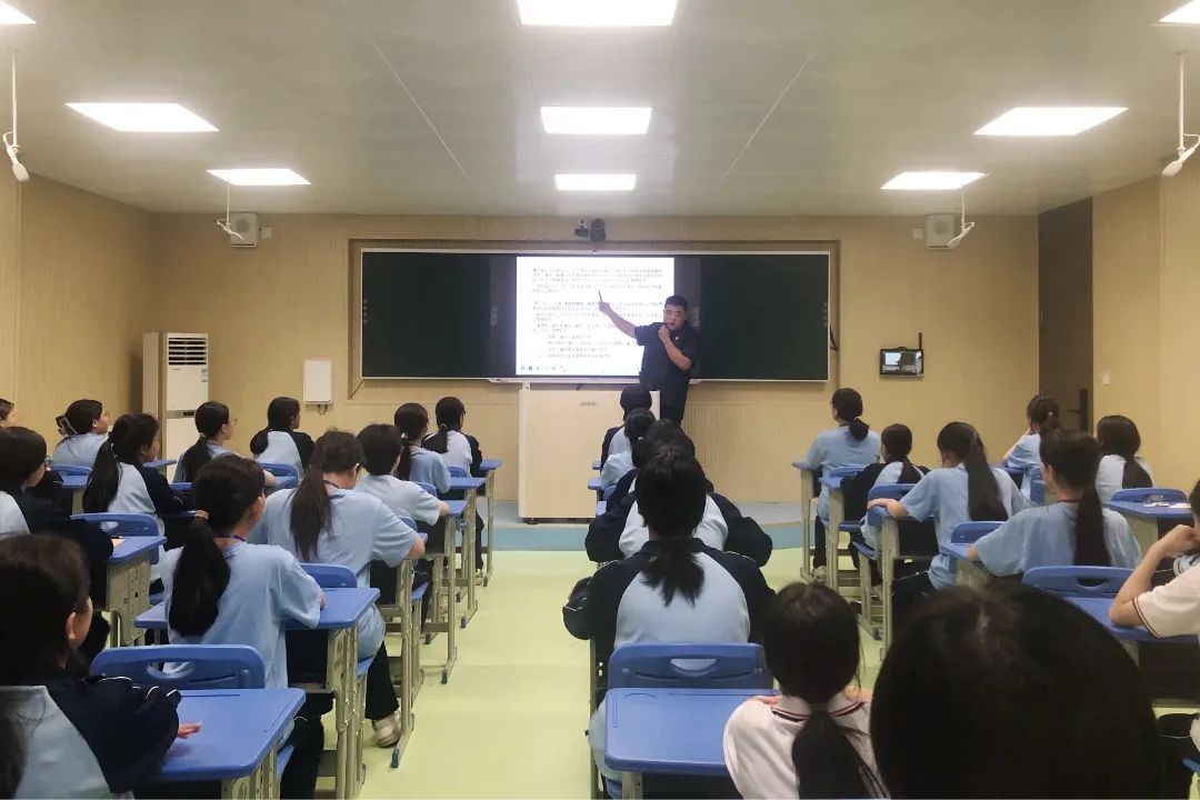 儋州市松涛中学海南二中院立案庭法官助理,儋州市松涛中学法治副校长