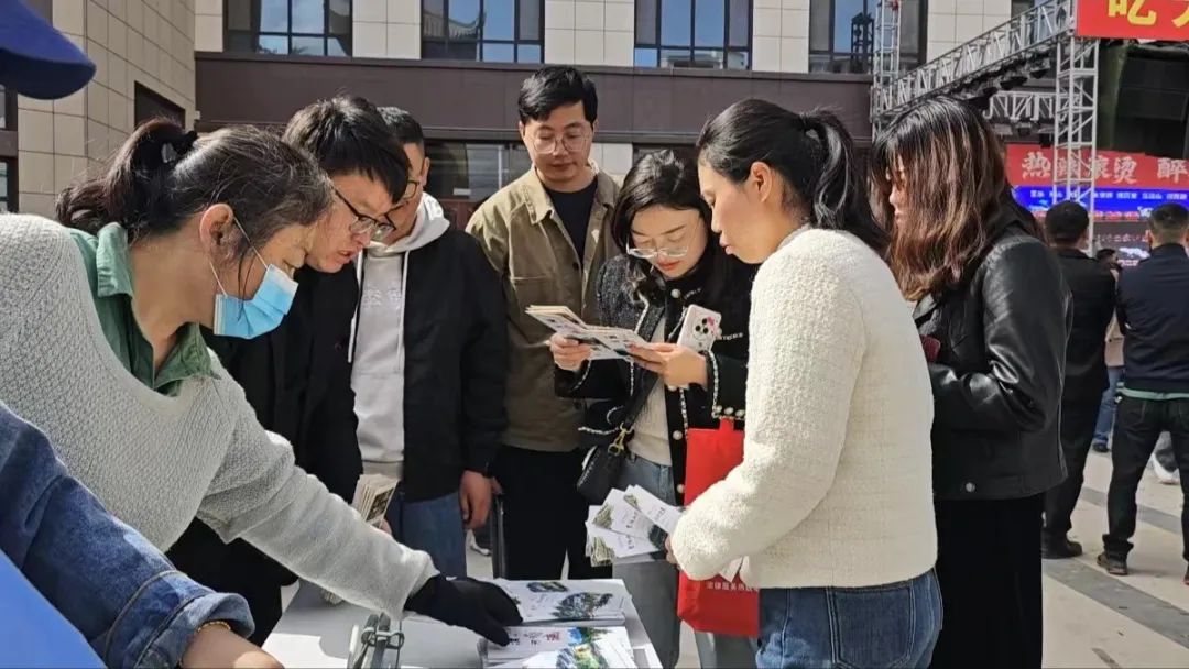 启动仪式上,渭源县渭河源,首阳山,元古堆3个景区同漳县贵清山,遮阳山