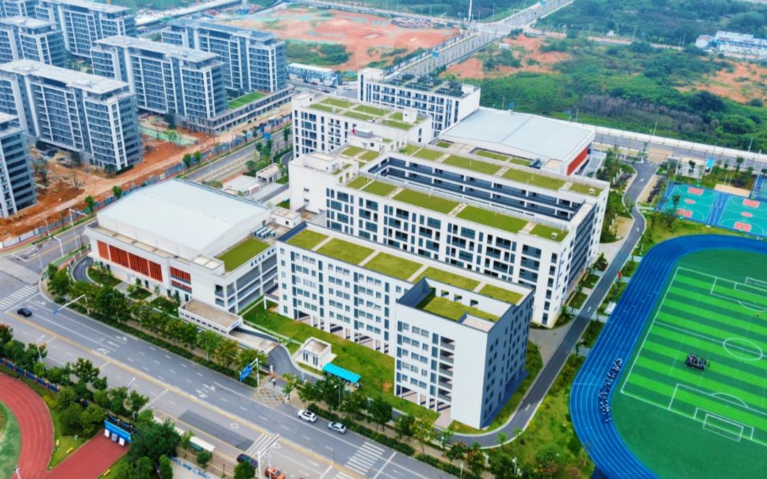长郡白石湖实验中学扩建教研综合楼投入使用后,将有效缓解月亮岛片区
