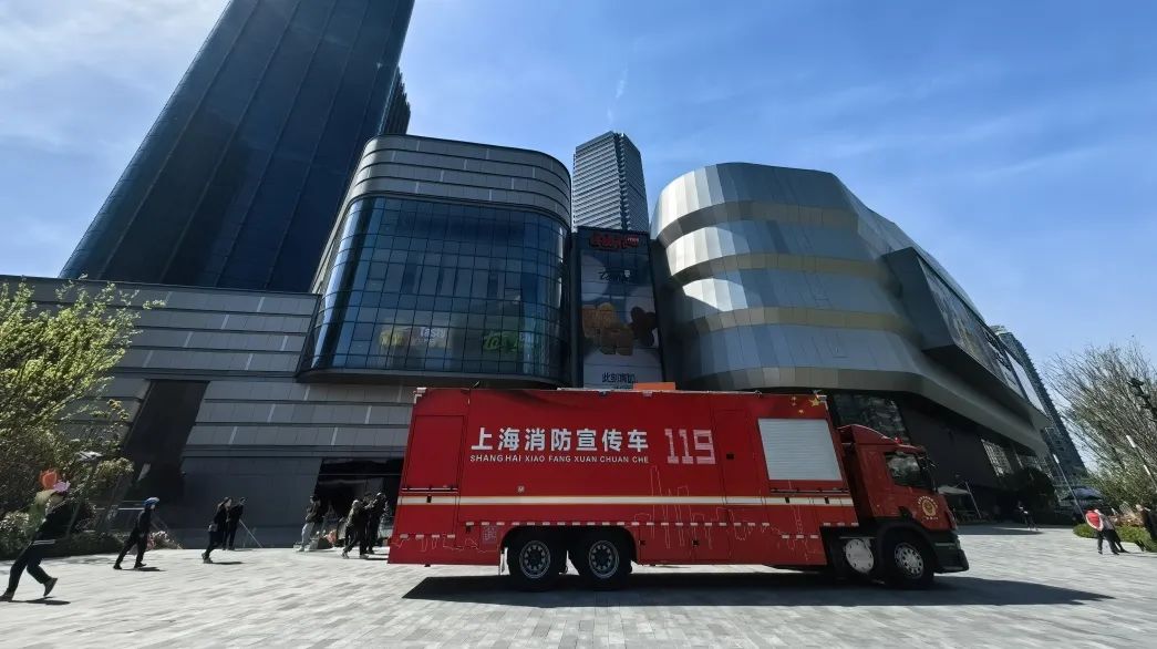 4月的上海街头这款消防车你偶遇过没