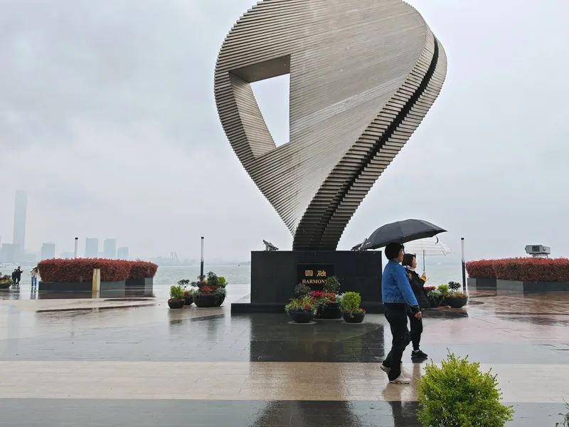 "苏州开放包容的文化特质,与新加坡圆融共赢的城市理念相融互促,相得